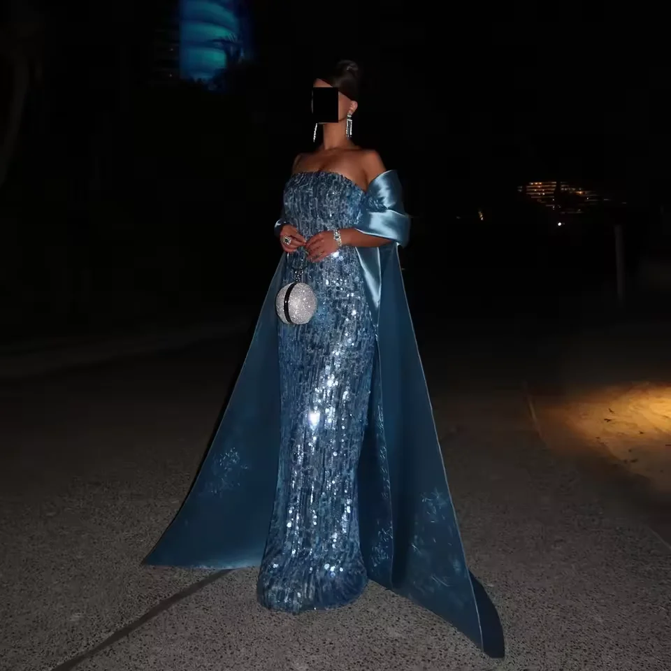 Sukienka na studniówkę bez ramiączek w kolorze niebieskim, zdobiona błyszczącymi cekinami, z satynowym szalem, krój syreny, sukienka celebrytki na imprezę, luksusowa arabska suknia wieczorowa.