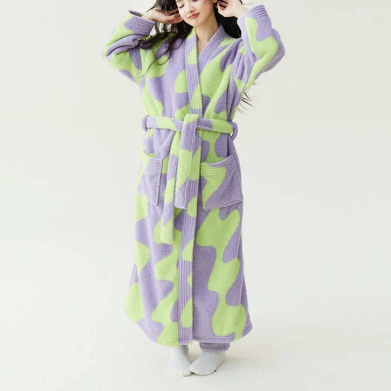 Otoño e Invierno nuevo Coral bata de terciopelo grueso terciopelo femenino largo baño impreso suave encaje hasta pijamas de mujer ropa de descanso Casual