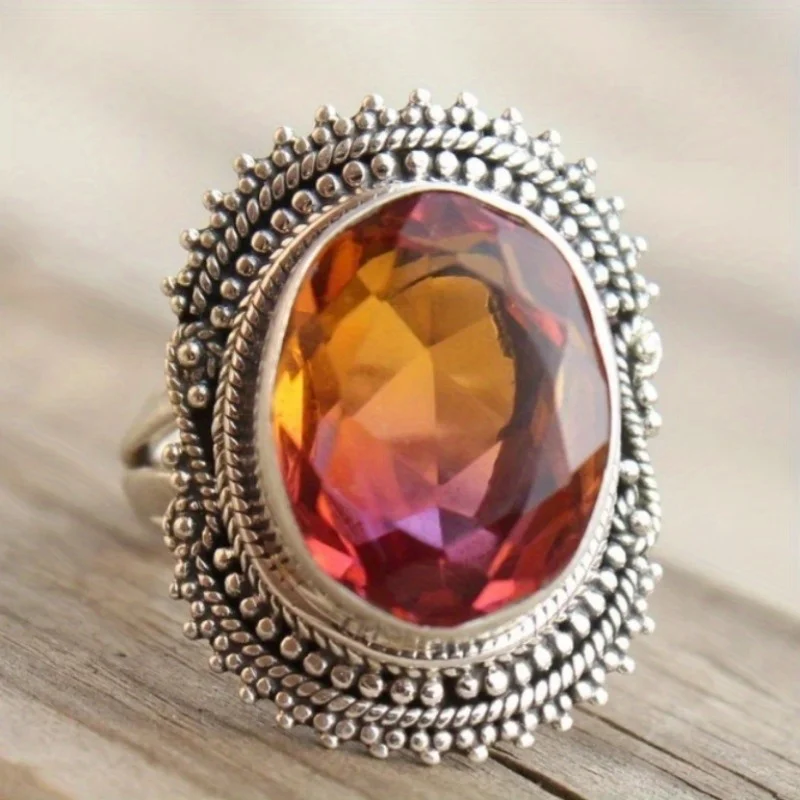 Vintage-Ring für Damen in Silberfarbe mit eingelegtem roten CZ, geometrische Schnitzerei, für den täglichen Gebrauch, Partyschmuck