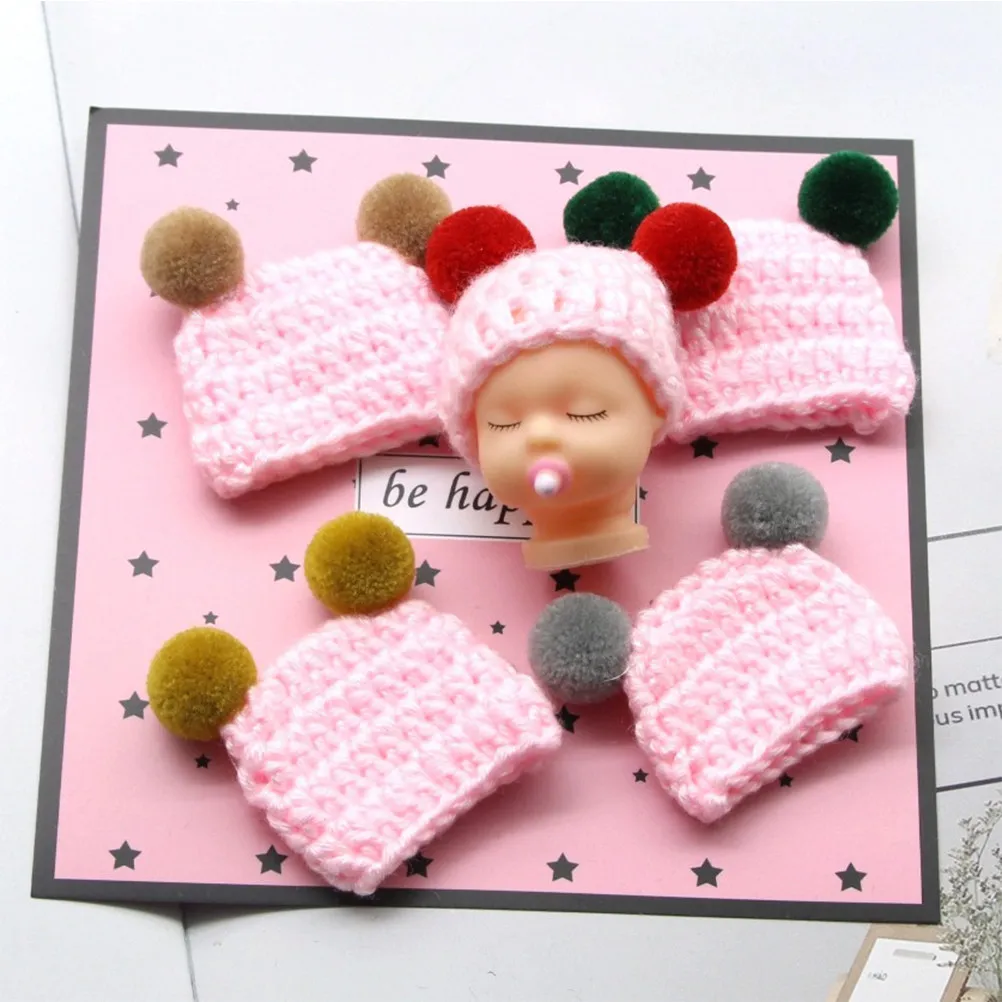 12 piezas de mini sombreros de punto decorativos, suministros esenciales para manualidades hechas a mano para niños y niñas, mini sombreros de ganchillo de colores variados.