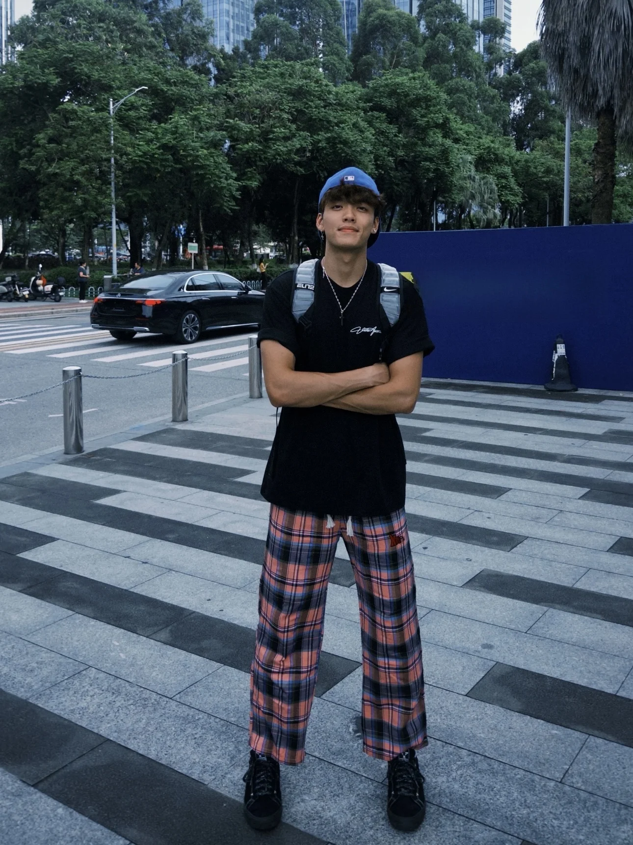 Pantalones de pierna ancha a cuadros rosas bordados Retro americanos, pantalones largos rectos holgados informales para las cuatro estaciones para hombre