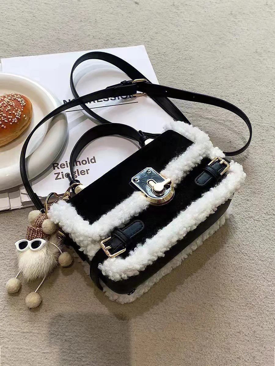 

Retro Lamb Fur Handbag Women's oulder Bag Autumn Winter New Sle Frosted Small Square Bag Versatile INS Crossbody Bag