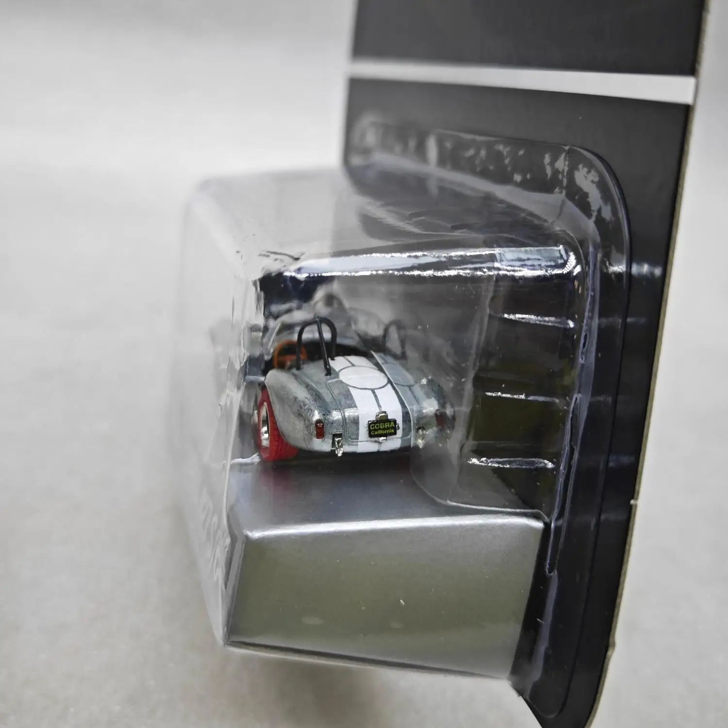 

1:64 SHELBY COBRA 427 S/C High Simulation Alloy Car Model Collectible Toy Gift Display Ornament