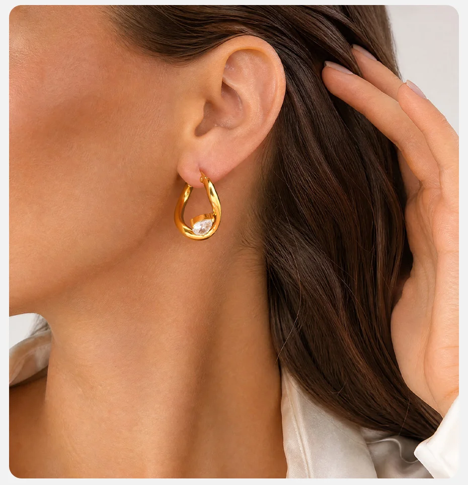 Vnox Trendige Vergoldete Geometrische Creolen für Damen, Edelstahl AAA Zirkon U-förmige Huggie-Ohrringe, Zierlicher Schmuck als Geschenk – Detail 3