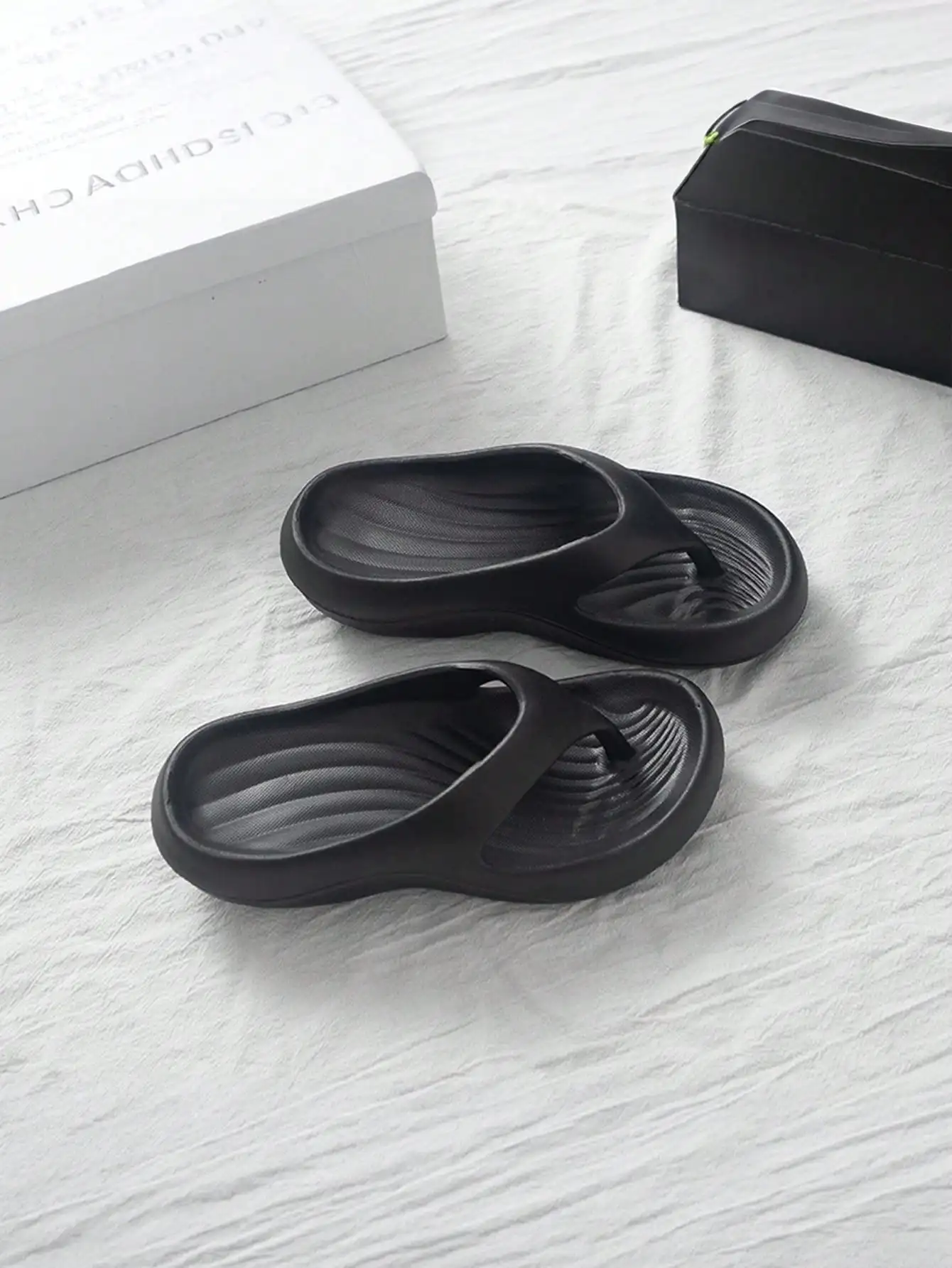 Women's Fashionable and Casual Solid-Color Flip-Flops, Soft and Comfortable, Suitable for All Seasons. Perfect for Daily Life - view 4
