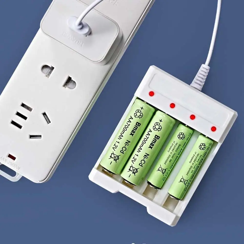 USB Output 4 Slots Battery Charger Short Circuit Protection AAA /AA Rechargeable Battery Charging Station Fast Charging