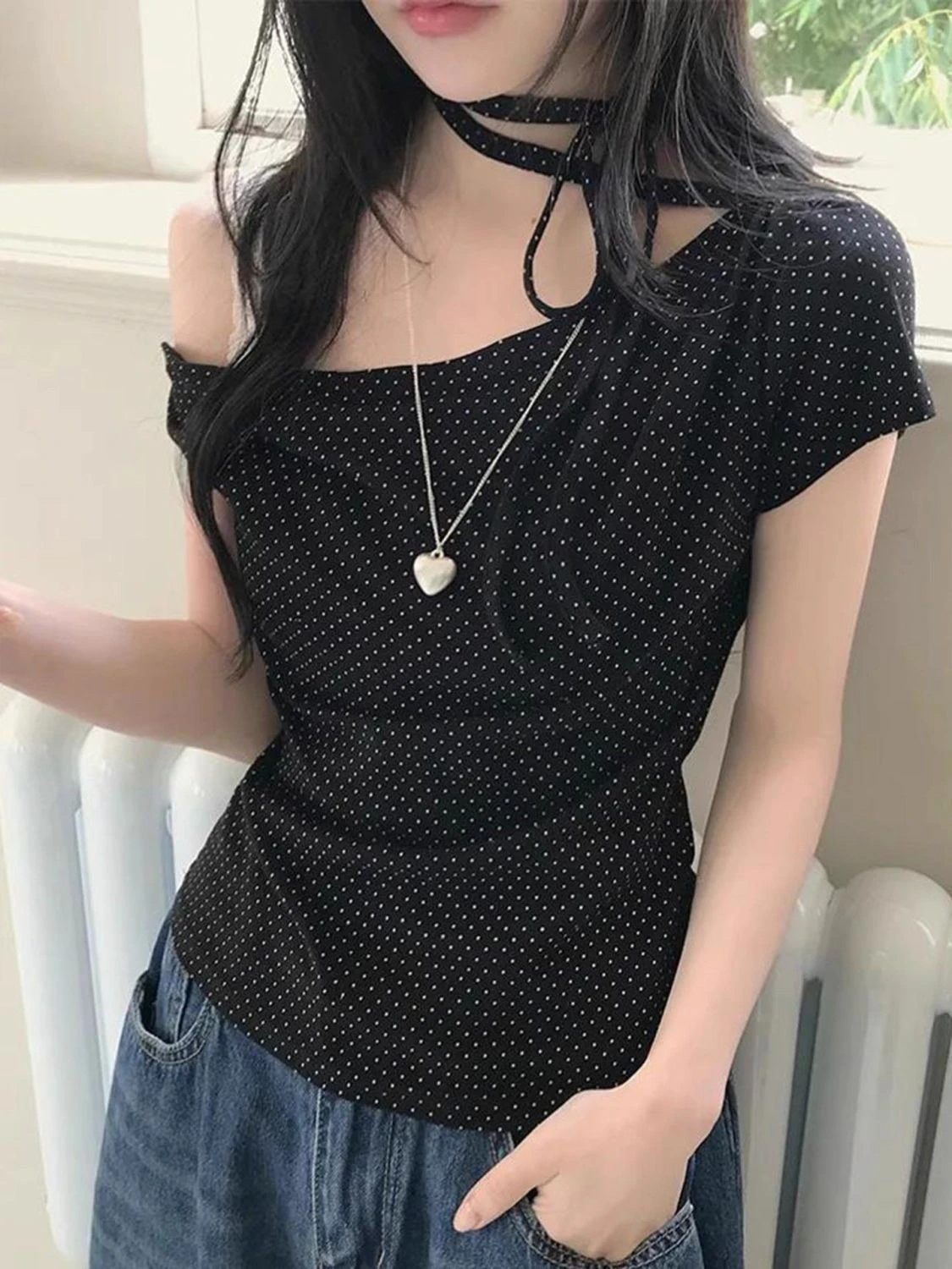 تي شيرت Y2k قصير عتيق لصيف 2025 تي شيرت جمالي مثير بكتف واحد ملابس الشارع الشهير بطباعة رمادية تيشيرتات ضيقة Harajuku قاع