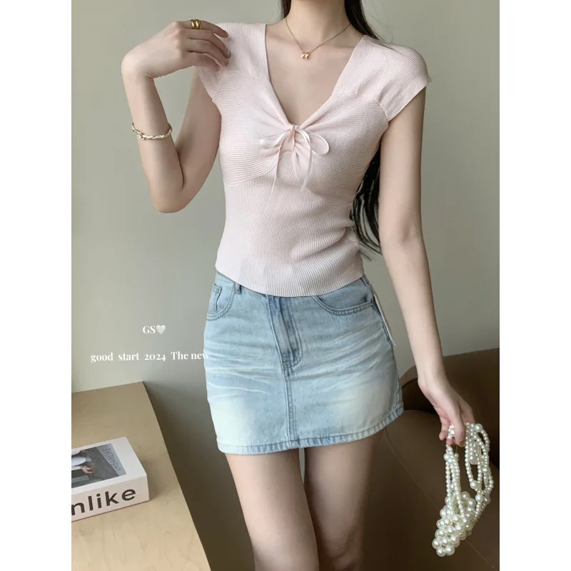 

2026 New Women's INS Style Bow Knit Top Solid Color Slim Fit Sleeveless Knitwear Unique Design Casual Crop Top