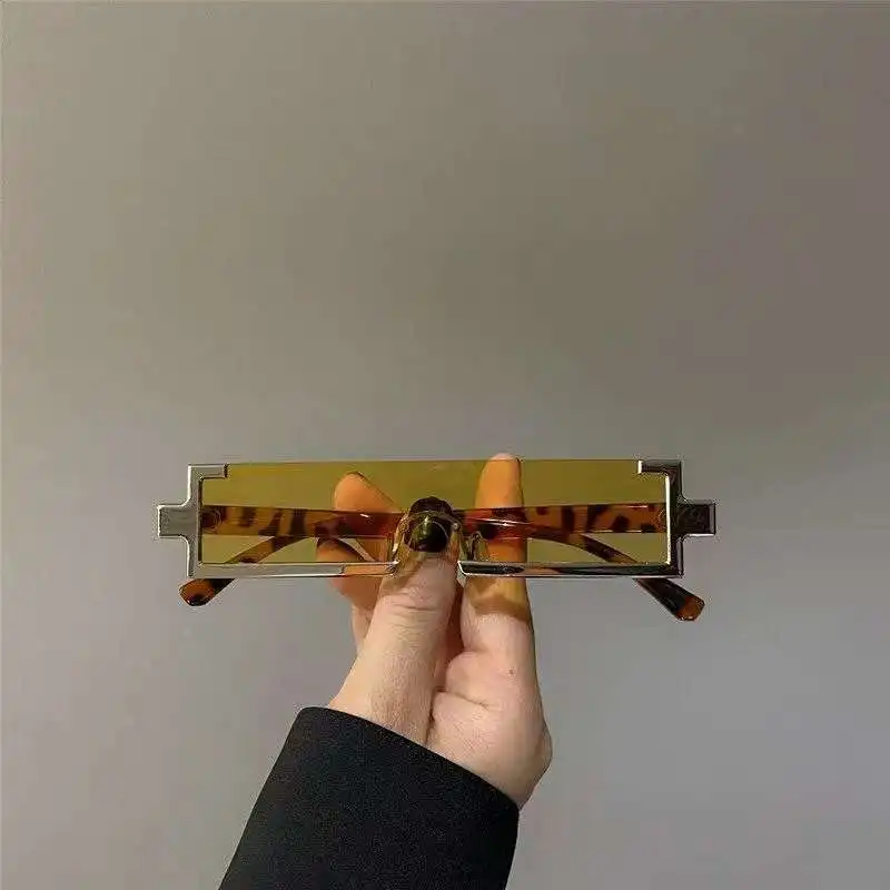 نظارات شمسية معدنية مستطيلة مستقبلية للجنسين بإطار بسيط ومتكامل للرجال والنساء
