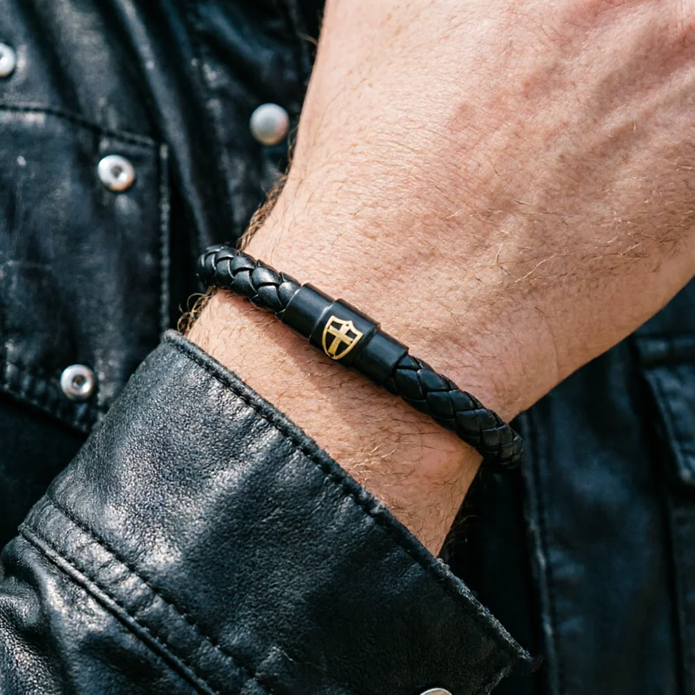 Modisches Kreuz-Schild Geflochtenes PU-Leder Herrenarmband 2 Größen Magnetverschluss Charm-Armband Cooles Ehemann-Schmuckstück Pulseira