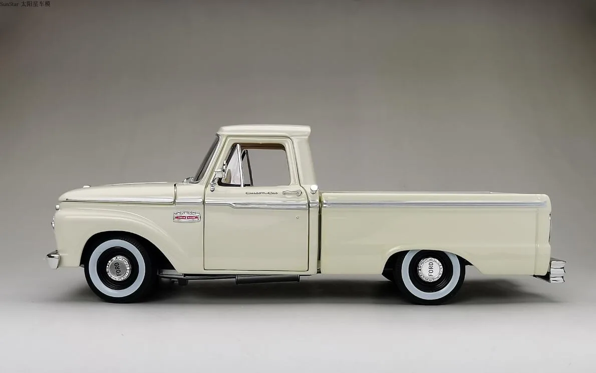 SunStar 1:18 For F-100 Pickup 1965 Classic Cars Alloy Full Open Limited Edition Metal Model Ornament Toy Gift