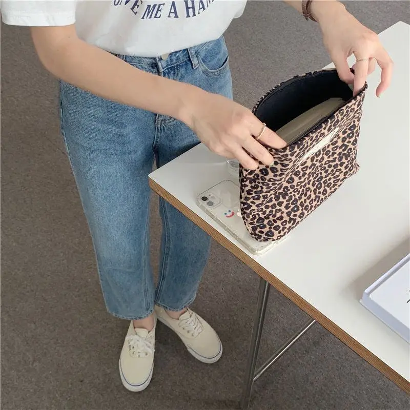 Vintage Leopard Canvas Clutches Women Zipper Makeup Cases Portable Travel Large Capacity Wash Bags Temperament Сумка Женская