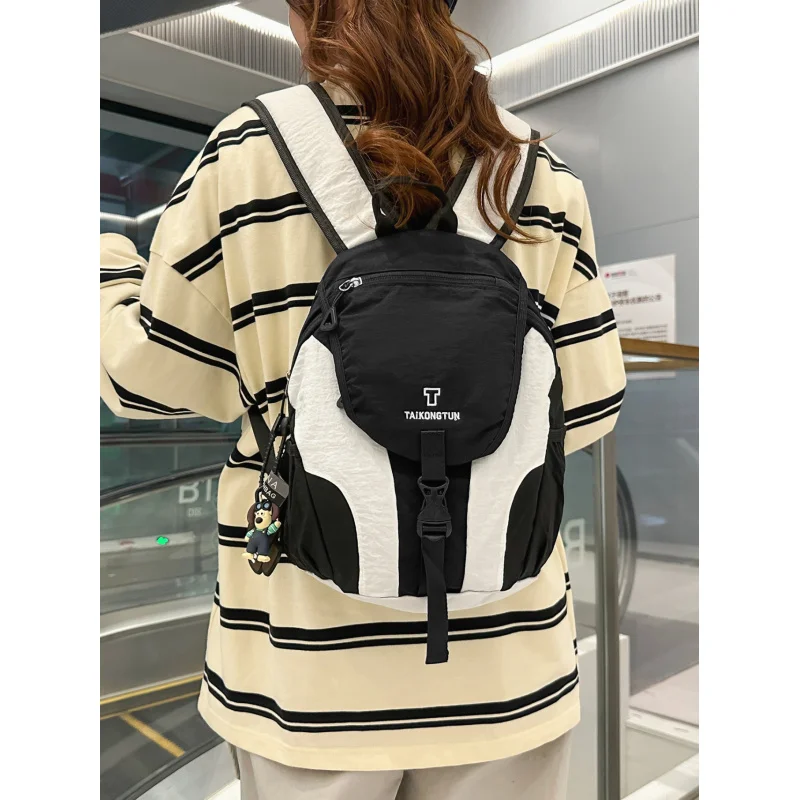 

Two-tone outdoor backpack for girls, stylish and lightweight, suitable for travel and commuting, casual sports backpack for fema