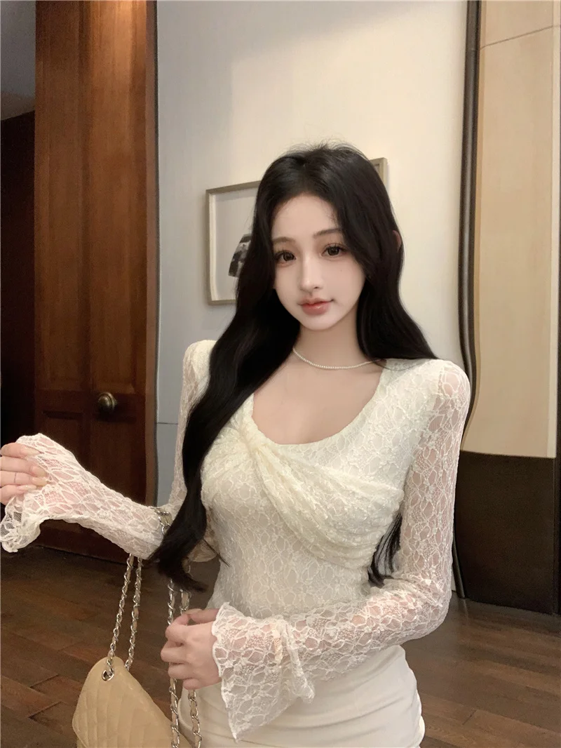 2025 Autunno Inverno Donna Top in pizzo Pullover corto design Camicetta Camicia a maniche lunghe con fondo