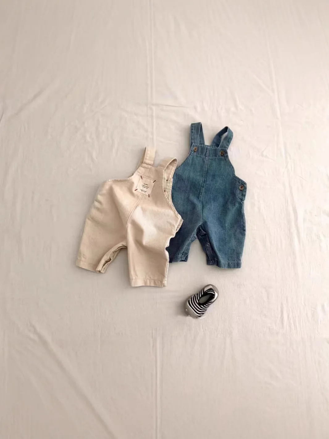 2025 ฤดูใบไม้ผลิเด็กทารกใหม่แขนกุดหลวม DENIM Jumpsuit ทารกแรกเกิดเด็กวัยหัดเดินน่ารักกางเกงยีนส์ Romper ทารกเสื้อผ้าสบายๆ 0-24M