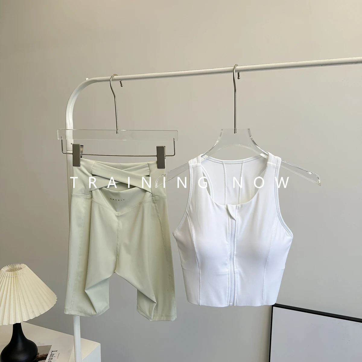 

Высококачественный костюм для йоги, спортивный костюм для женщин, тренажерный зал, профессиональный быстросохнущий жилет с нагрудником, летний тонкий костюм для утреннего бега