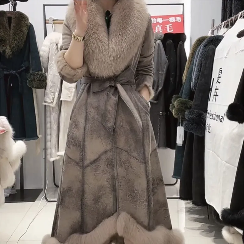 Nowy płaszcz futrzany typu all-in-one dla kobiet, długi, do kolan, z mieszanki materiałów.