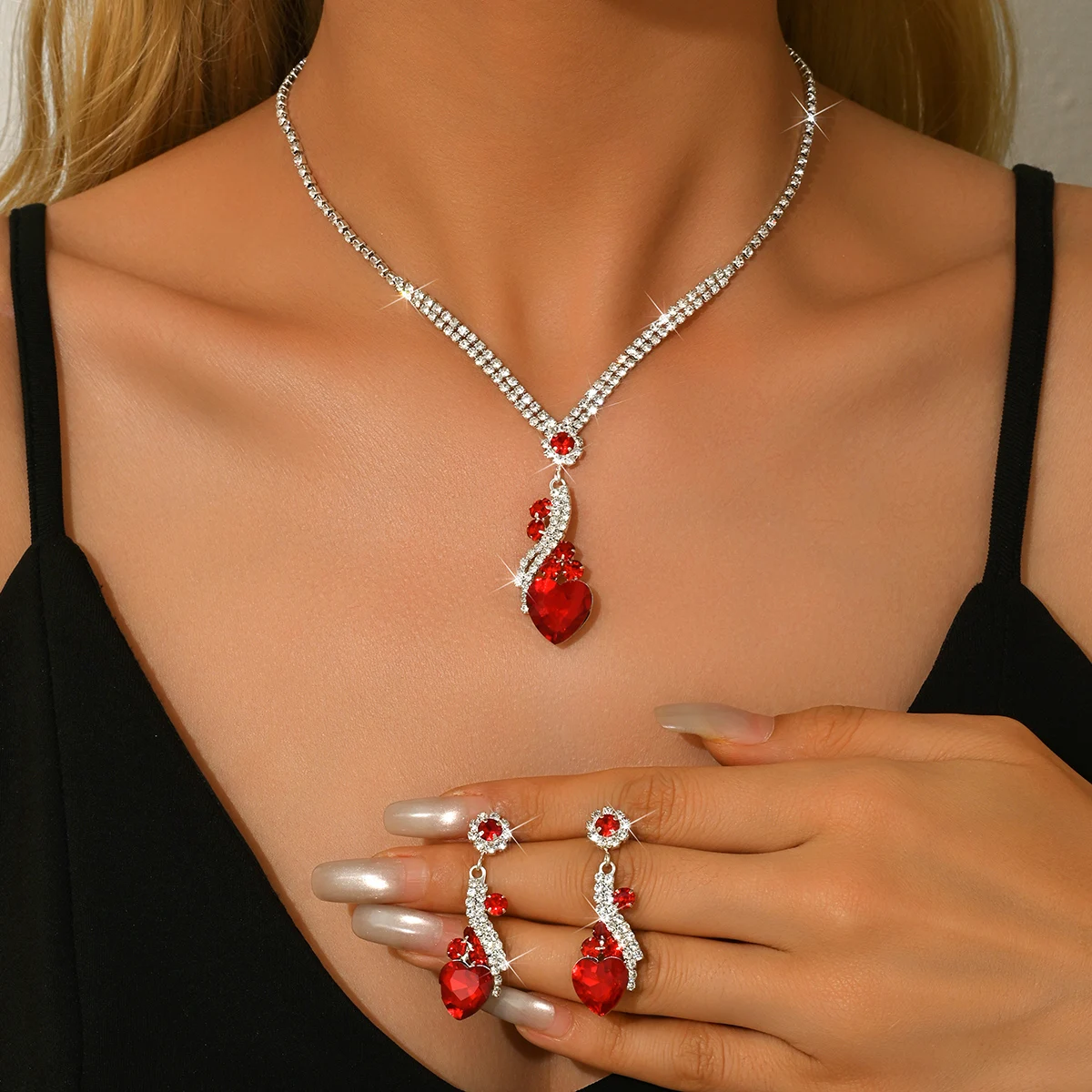 Ladies' Fashionable Peach Heart Design Necklace Earrings Jewelry Set Suitable for Daily Wear and Holiday Gifts