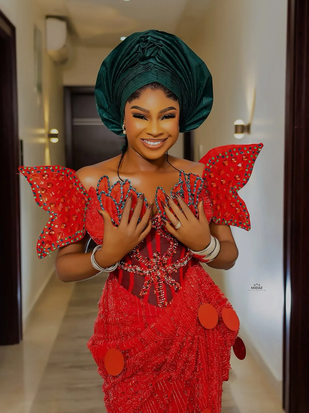 麻生海老レッドプロムドレスイブニングドレスビーズフォーマルガウンチュールマーメイドオフショルダービーズクリスタルプロムドレス