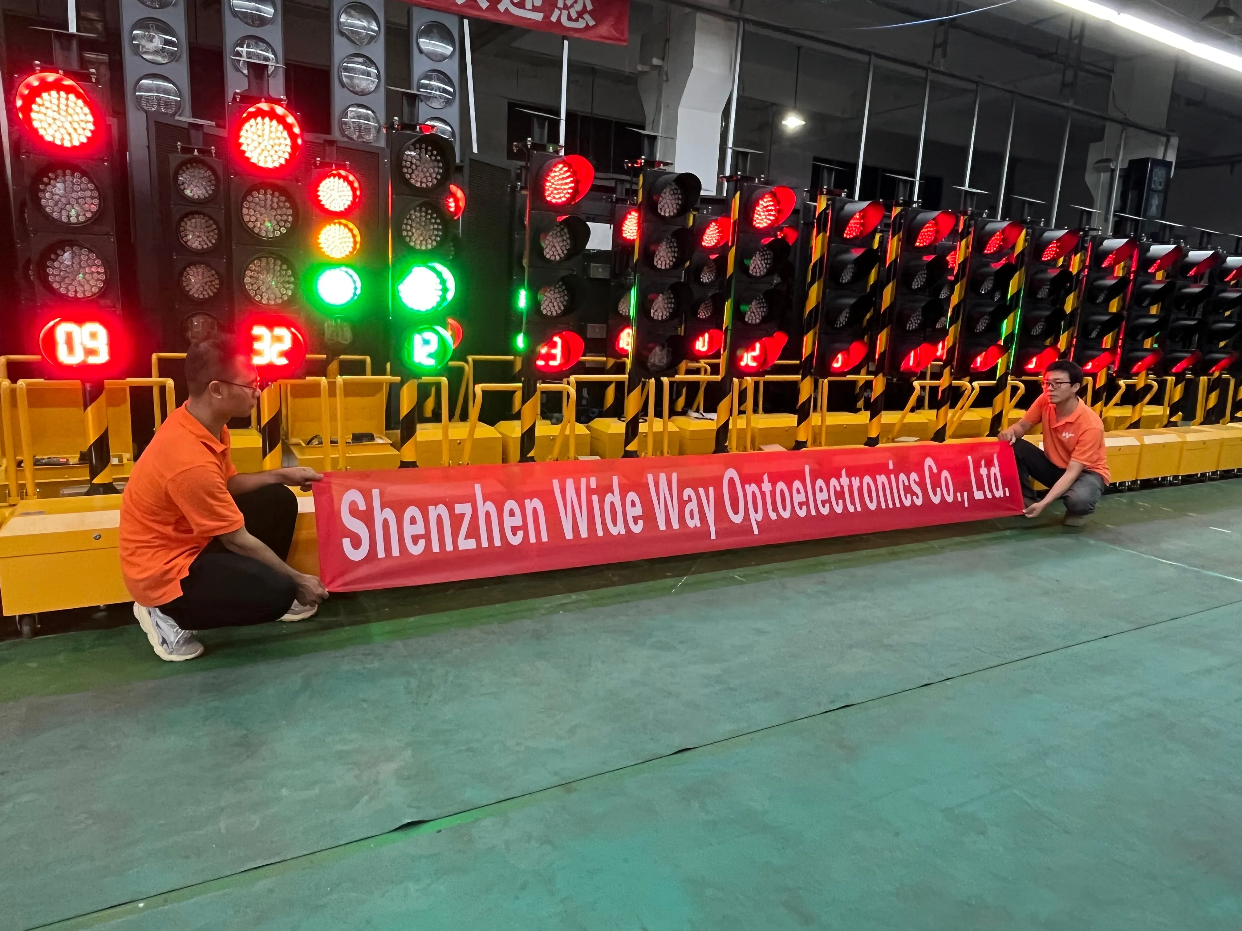 Spot 200mm Solar Wireless Road Construction Temporary Mobile Solar LED Traffic Light