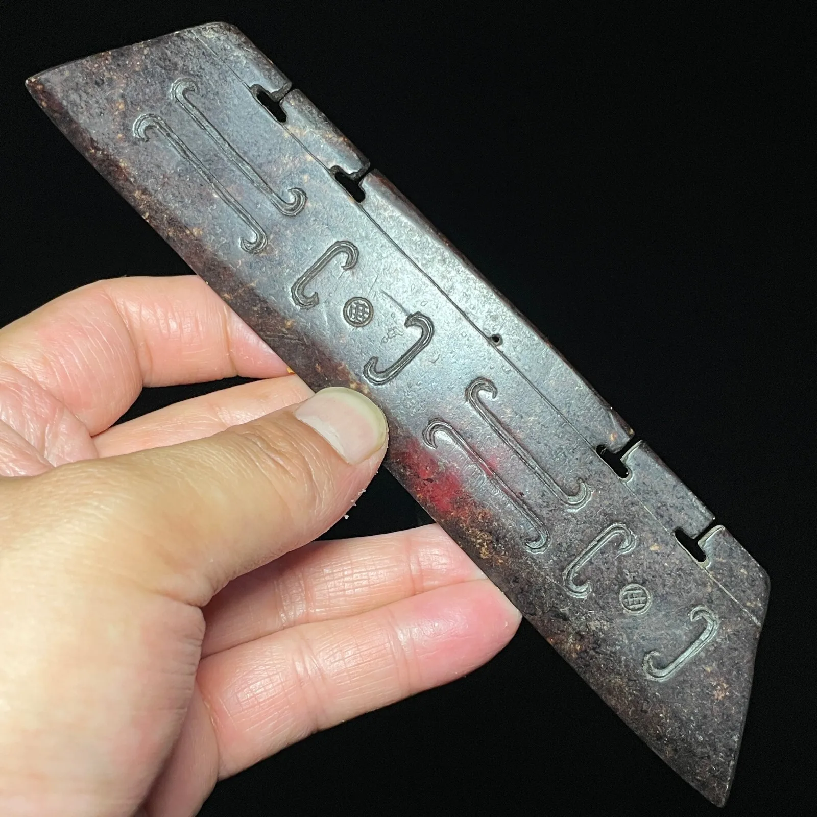 Китай старый редкий нефрит Хэтянь Жадеит ручная резная подвеска статуя топор A1002 Китай старый редкий нефрит Хэтянь Жадеит ручная резная подвеска статуя топор A1002