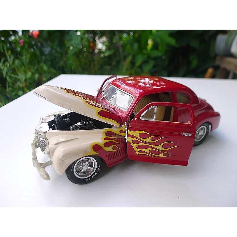 

Diecast TESTORS 1:24 Scale 1941 Chevrolet Hot Rod Fire Out of Print Alloy Car Model Collectible Toy Gift Souvenir Display
