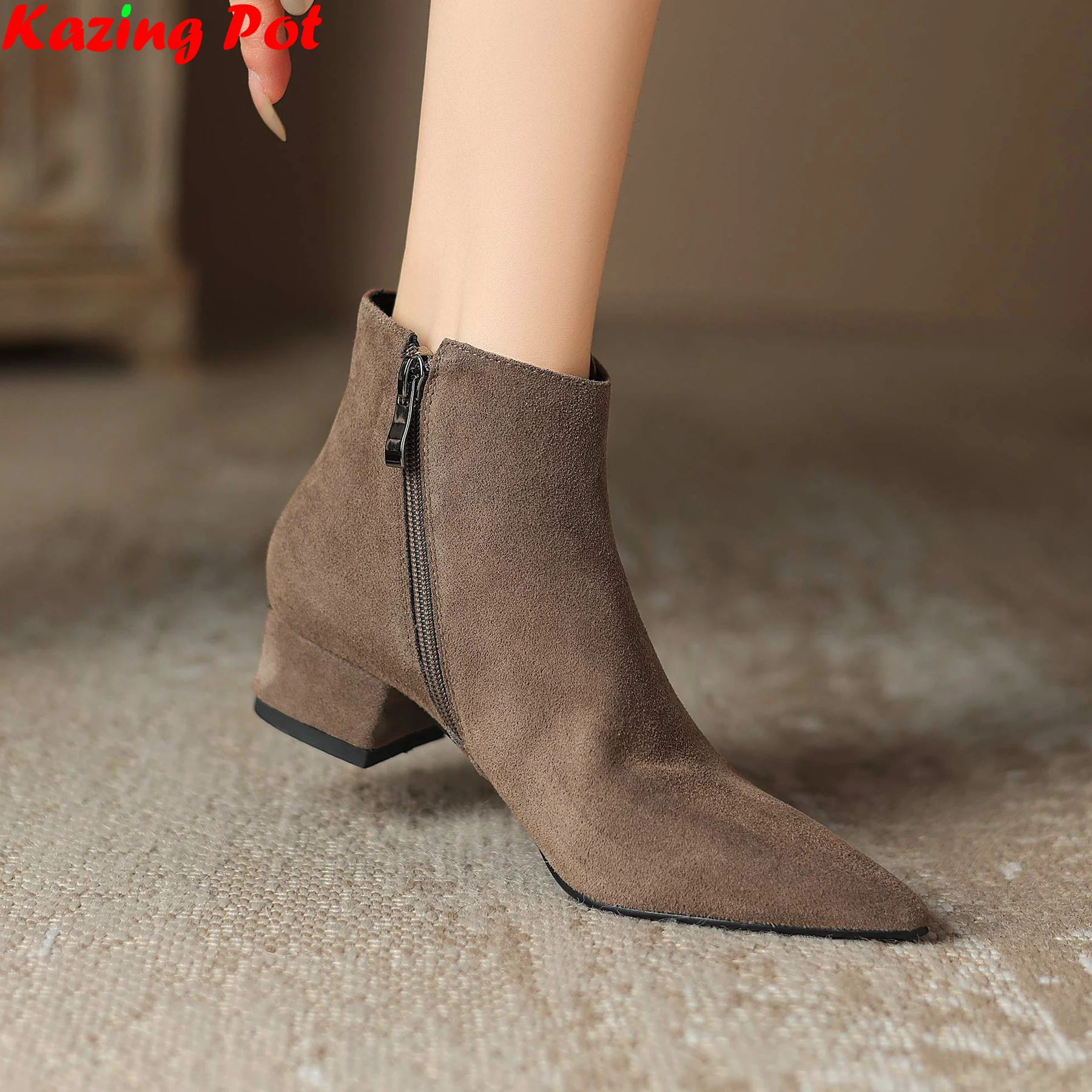

Krazing Pot Большие размеры 34-43 Коровья замша с острым носком на среднем каблуке Современные ботинки челси Теплая зимняя обувь Лаконичные брендовые ботильоны Ins