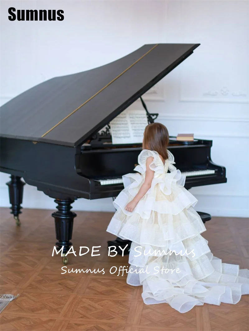 Sumnus かわいい A ライン アイボリー フラワー ガール ドレス O ネック ティアード ハイ/ロー フロアレングス ウェディング オケージョン ガウン 2025 カスタマイズ