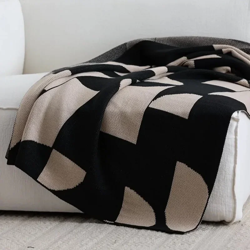 Retro Nordic Geometric Pattern Towel Blanket Black Coffee Nap Blanket for Home Sofa Office Comfortable Colorfast Shawl Cushion