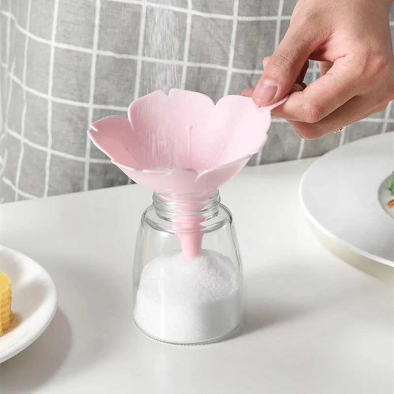 2PCS/SET Flower Shape Liquid Funnel Cherry Blossom Style Mini Funnels Home Liquid Powder Dispenser Kitchen Acceesories Tools