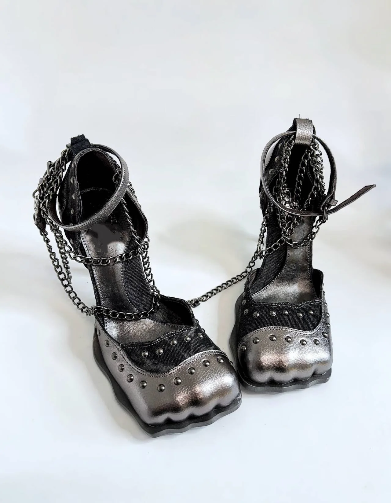 Retro Style Strange Toe Metal Chain Women Marry Jane Shoes Stiletto High Heels Buckle Strap Design Large Size Pumps Shoes