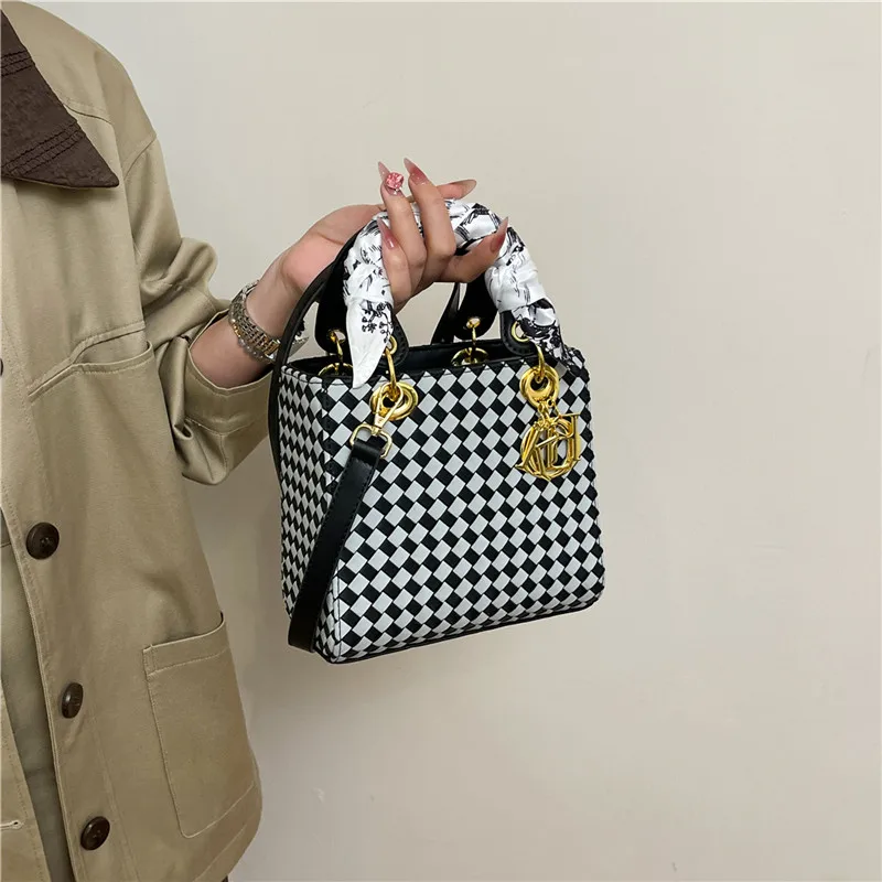 

Luxury and fashionable women's crossbody bag, handheld portable wallet, women's shoulder bag with adjustable shoulder strap