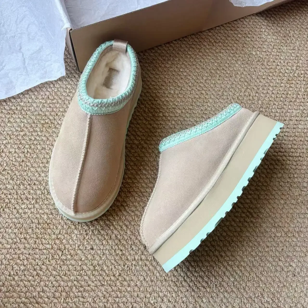 Women's Winter Boots with Thick Soles Ethnic Snow Boots Wool Slippers 2027 Newest Winter Sheepskin Wool Integrated Women's Shoes