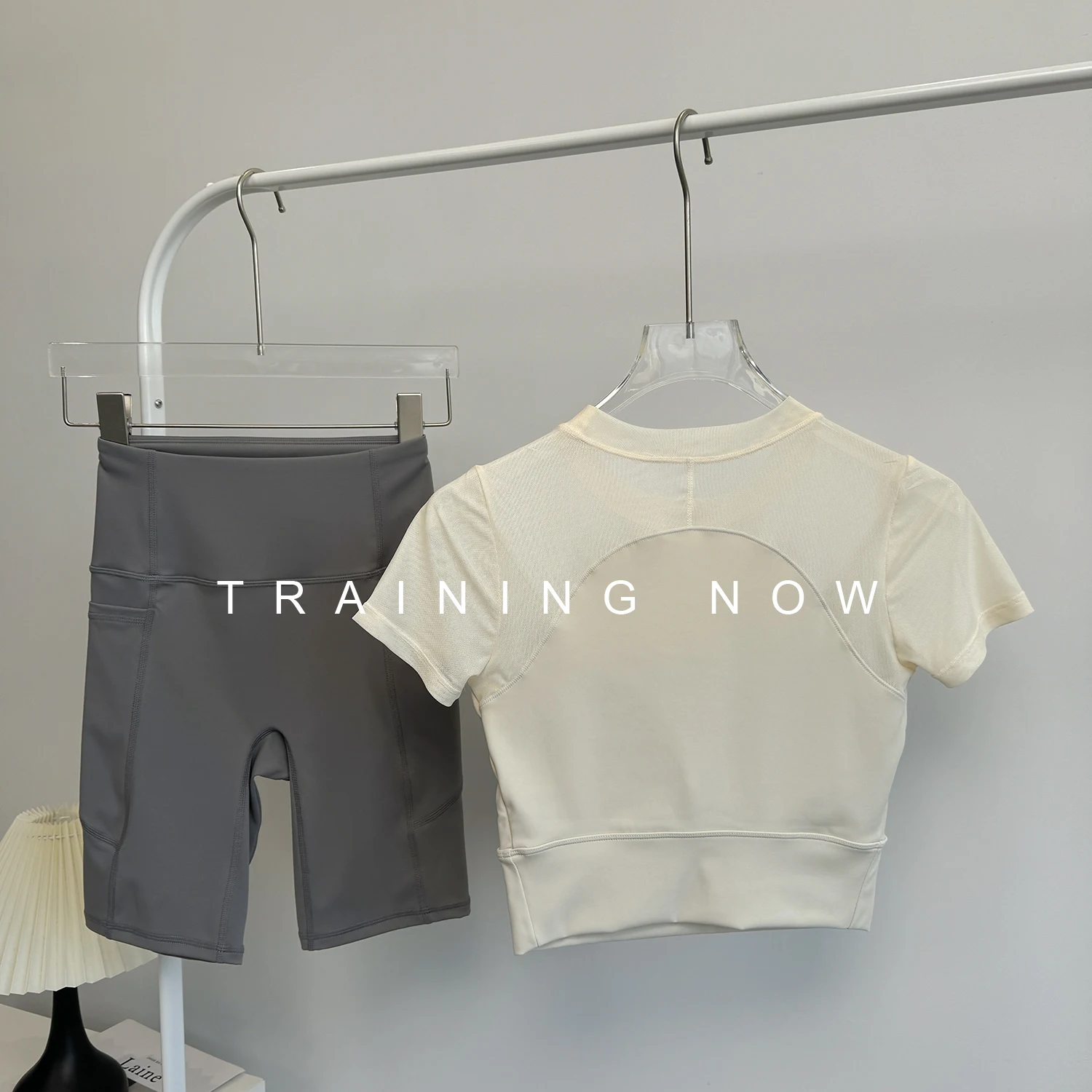 

Running quick-drying suit for women in summer gym training tight slim short-sleeved nude yoga fitness five-point pants