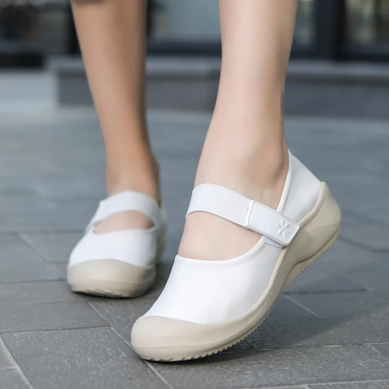 Spring/summer 2023 new breathable mesh oversized women\'s shoes magic tape a light soft-soled casual sneakers mom shoes