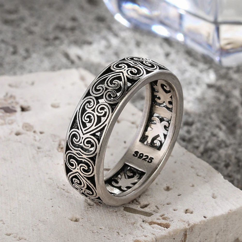 S925 Vintage Sterling Sliver Ring with Perforated Design Heart-Shaped Carving Retro Sliver Ring Jewelry Party for Women and Men