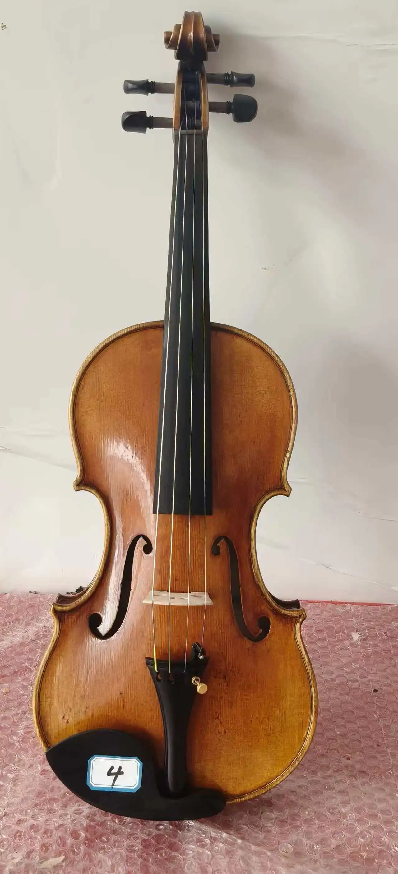 

4/4 high-end handmade Italian violin with ebony flat knobs and vintage lacquer, featuring strings,Musical Instruments in stock