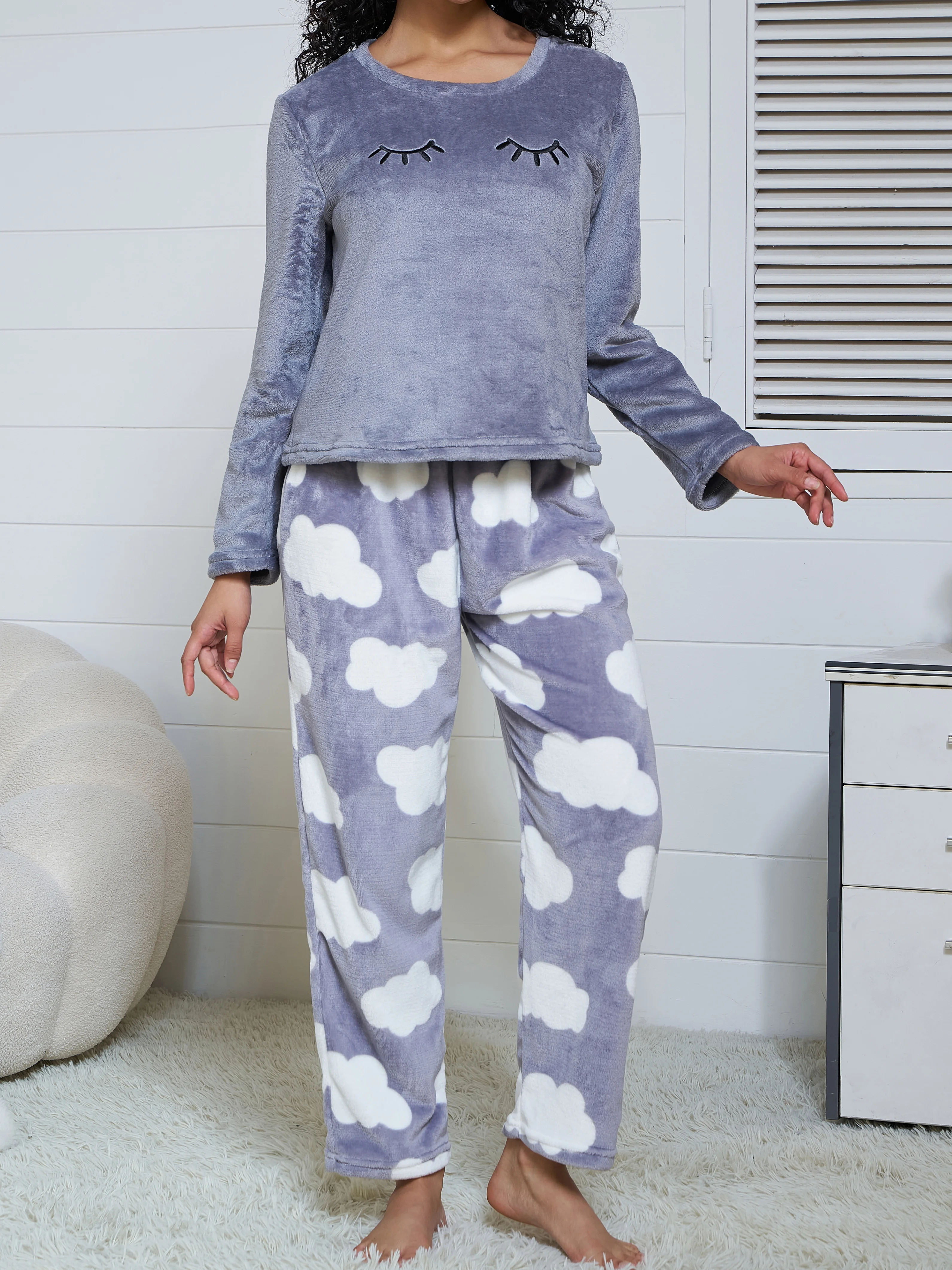 New fall/winter flannel long-sleeved pants and jacket warm set with cloud pattern pajama set soft and comfortable home wear