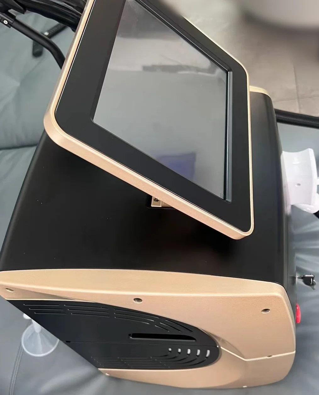 2025 أحدث آلة ليزر ديود المحمولة 4000 واط أربعة موجات 755nm 808nm 1064nm إزالة الشعر الدائم غير مؤلم