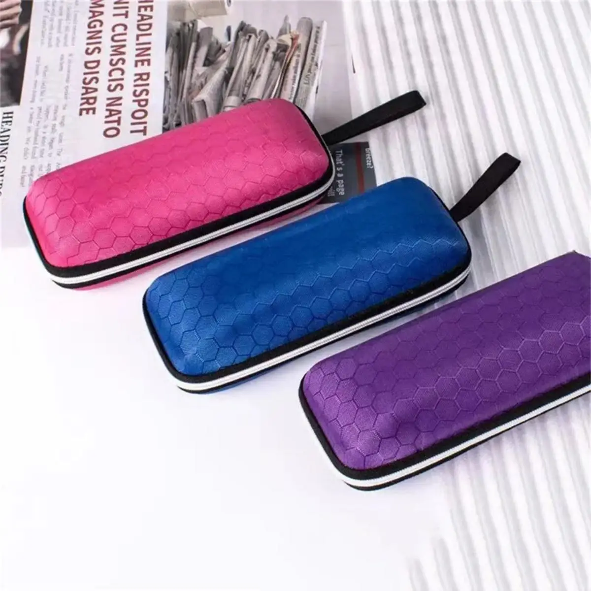 1pc Honeycomb Pattern Glasses Case Protable Minimalist Hard Eyewear Protector With Lanyard Zipper Eyeglasses Storage Box Accesso