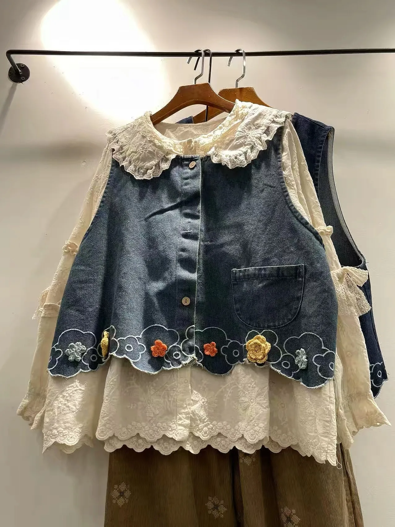 Women Japanese Style Sleeveless Denim Vest Mori Girl 3D Handmade Floral Embroidery Denim Waistcoat Scalloped Hem Denim Tank Top