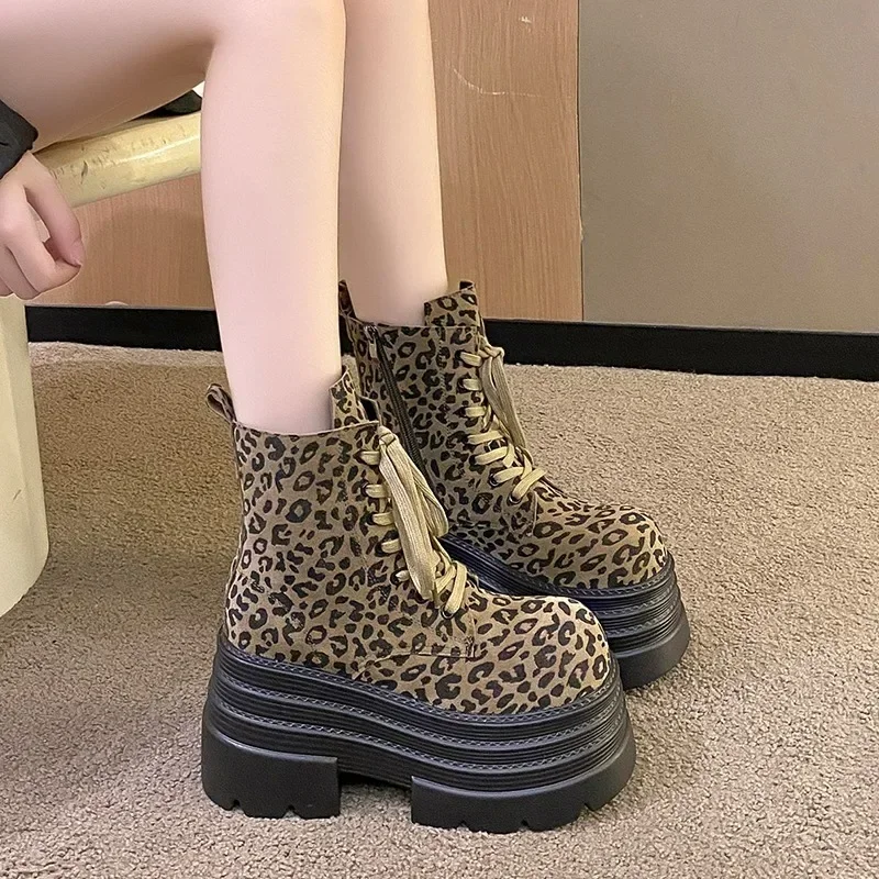 Botines de plataforma alta de 10CM para Mujer, Botas de moto con tacón de leopardo, zapatillas gruesas con cordones, Botas cortas góticas de tendencia para invierno