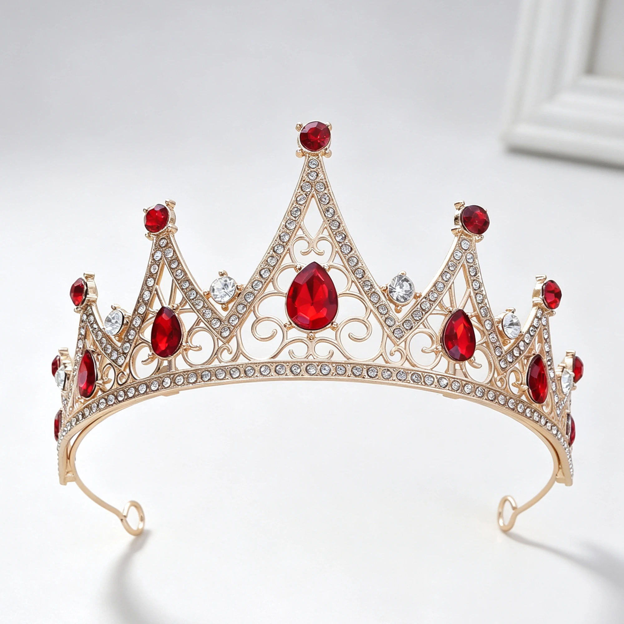 Vintage Fashion Queen - Tiara Barroca Dourada com Strass, Coroa