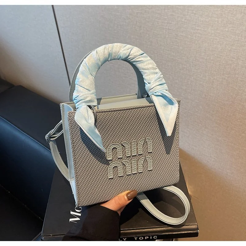 스타 패턴 가죽으로 제작된 고급 여성 핸드백, 파리에서 영감을 받은 캐주얼 빈티지 스타일 ​