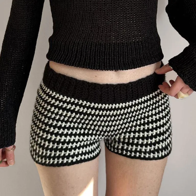 

Retro striped woolen shorts for casual and versatile hot girls, street contrasting color knit pants with low waist and slim fit,