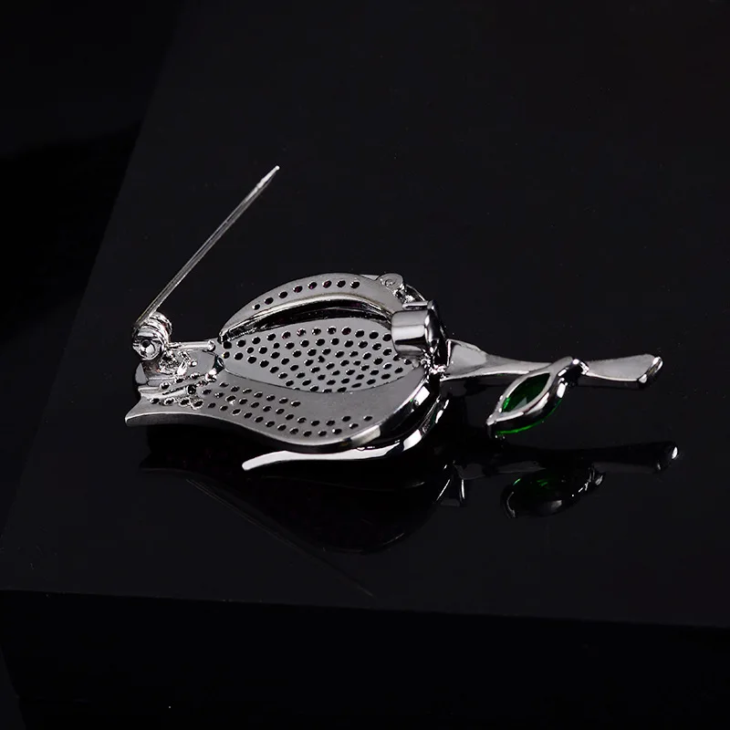 SUYU Women's Light Luxury Black Rose Brooch Pin For Men's Suit Neck Pin Accessories Pins 2024 New Unique Design Sense Brooch