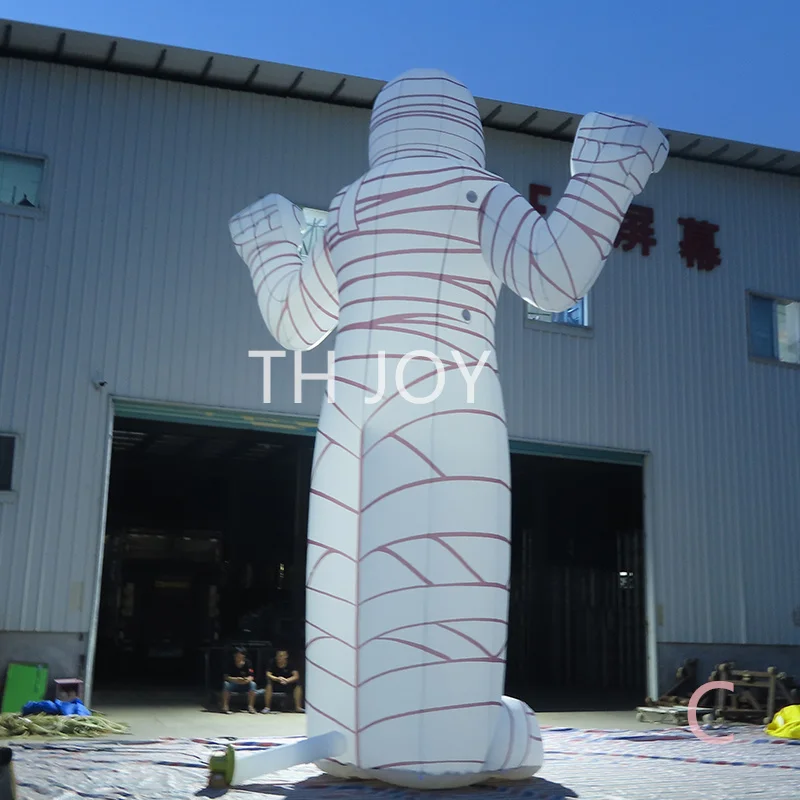 snel luchtschip tot deur, buiten gigantische reclame opblaasbare monster mummie, zombie eng opblaasbaar mummie model voor Halloween
