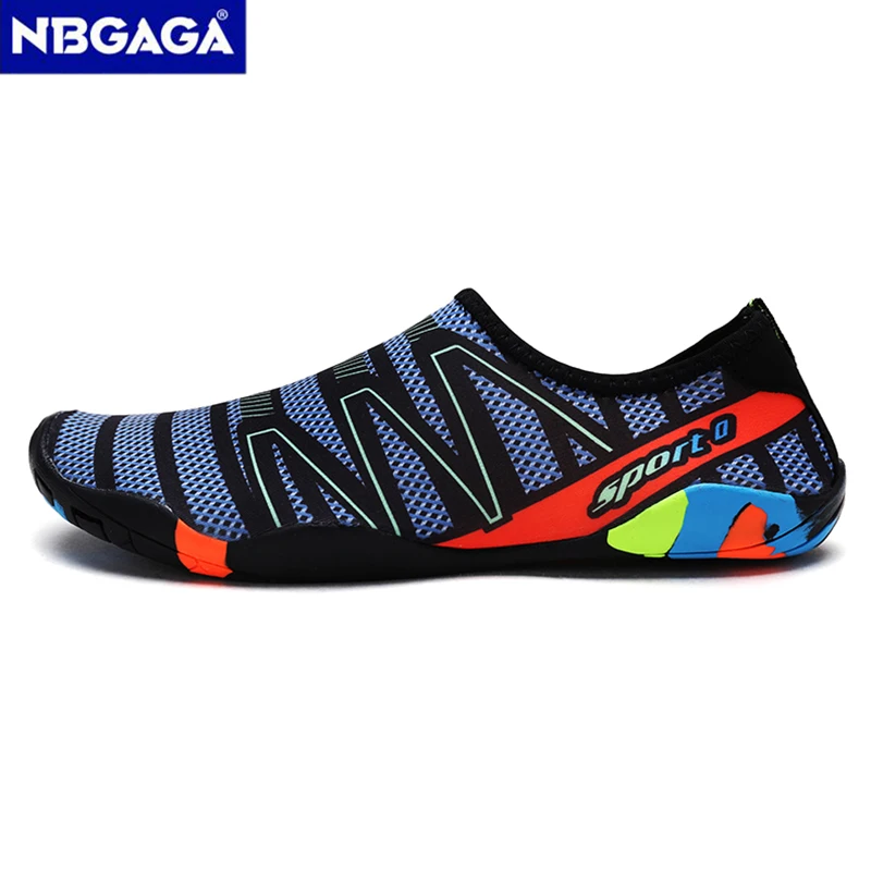 Sapatos Aqua de secagem rápida para homens e mulheres, calçados esportivos aquáticos leves, sapatos de praia macios para casal, sapatos de treinamento para escorregar, novos