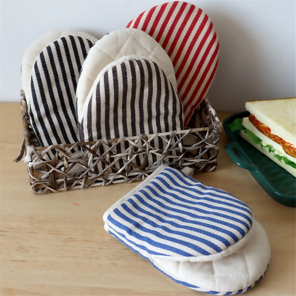 

L74A Striped Pattern Duck-Bill Microwave Oven Gloves for Baking,Insulation Gloves,Oven Mit,Black
