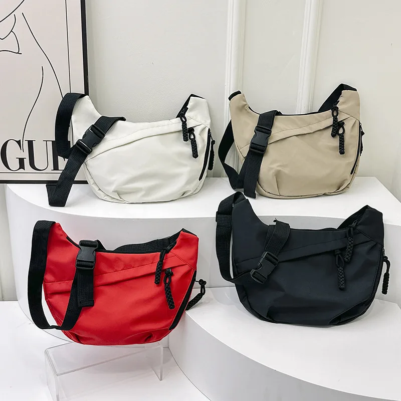 

Женская сумка через плечо - сумка в форме полумесяца, сумка-кроссбоди, вместительная сумка через плечо с несколькими отделениями на молнии.